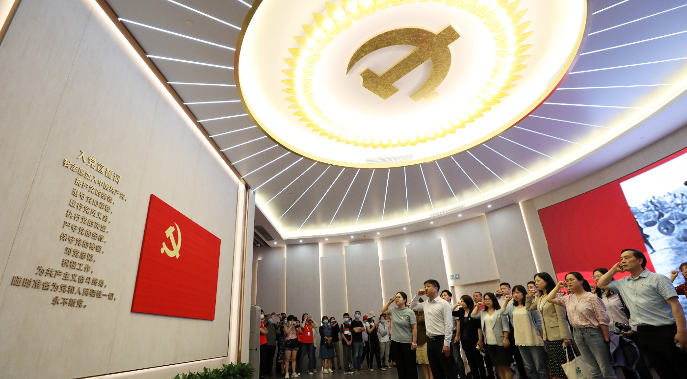 一百年前,中国共产党的先驱们创建了中国共产党,形成了坚持真理、坚守理想,践行初心、担当使命,不怕牺牲、英勇斗争,对党忠诚、不负人民的伟大建党精神,这是中国共产党的精神之源。