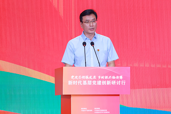 人民网党委副书记、纪委书记张峰致辞