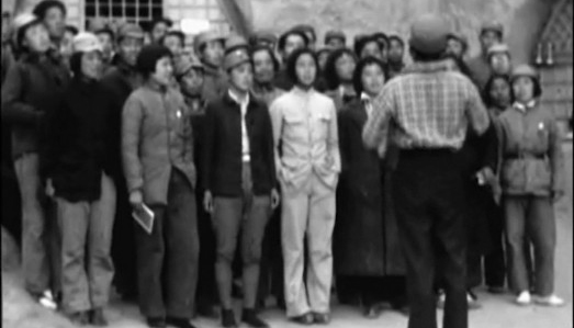 “共產黨點燃了許多中國青年的希望”
在《西行漫記——外國記者眼中的中國共產黨人》檔案圖片展覽中,有一部名為《通往延安之旅》的黑白無聲紀錄片,由瑞士新聞攝影記者瓦爾特·博斯哈德拍攝,這是中國全民族抗戰初期有關延安的珍貴影像。