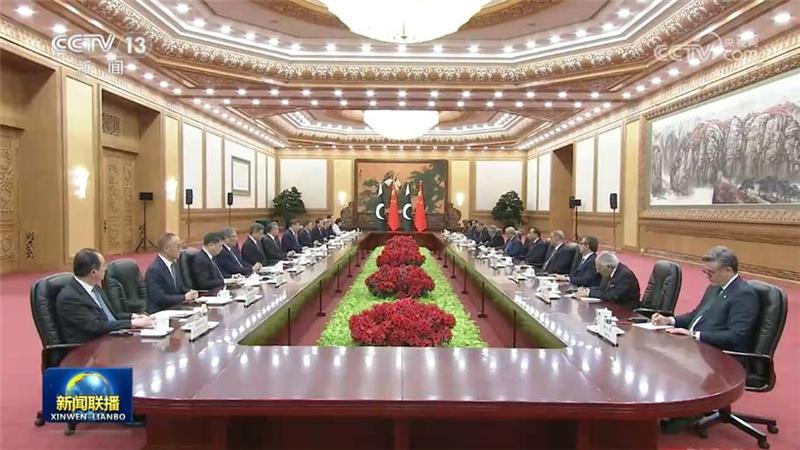 习近平会见巴基斯坦总理